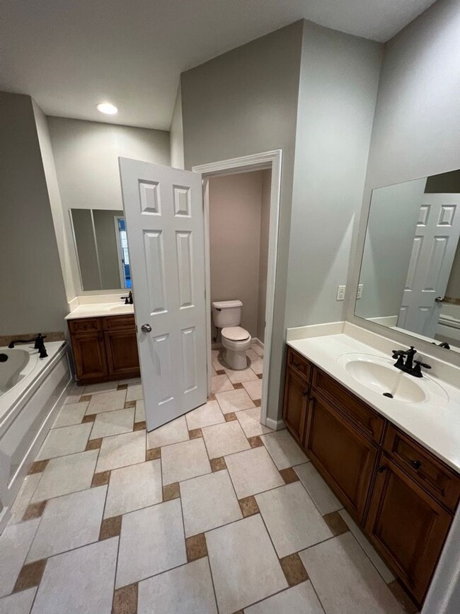 Building Photo - Townhome For Rent In Hoover!!! Available to View Now!