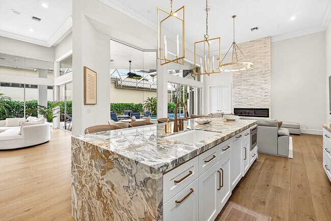 Building Photo - 1128 Crystal Dr