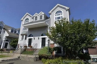 Building Photo - 130 Deer Hill Ave