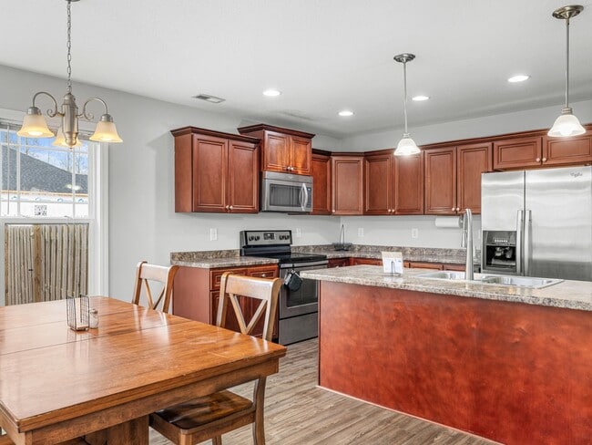 Building Photo - Beautiful Home Close to MCAS New River Air Station