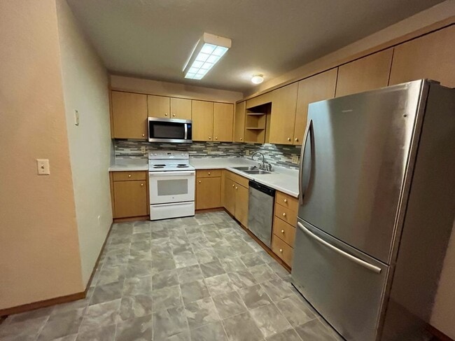Building Photo - Leasing