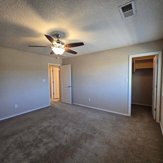 Building Photo - 6912 Vista Del Sol Dr NW