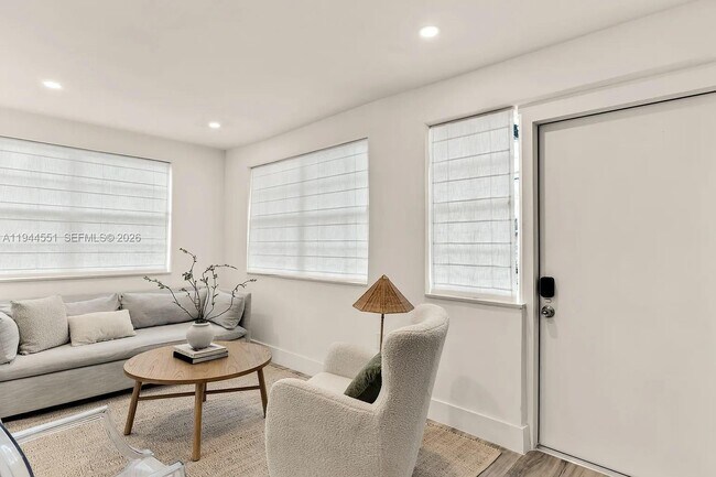 Building Photo - 1237 NW 33rd Ave