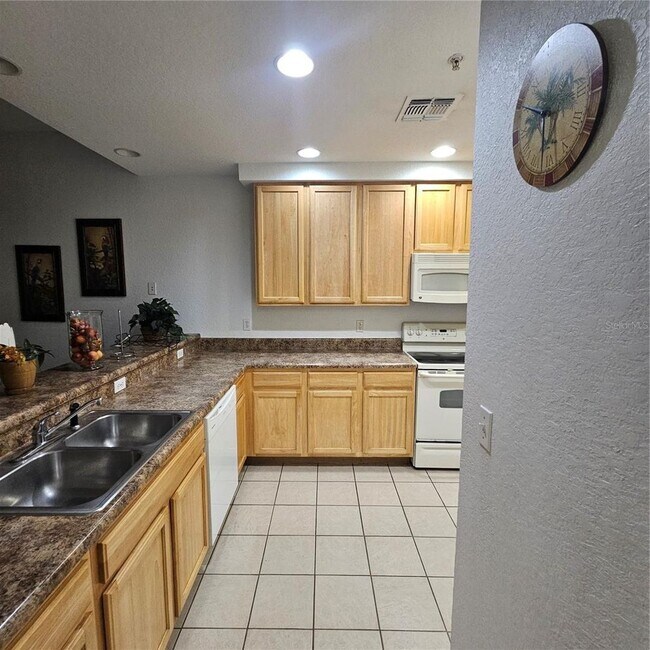 Building Photo - Caribe Cove 2/2 Fully Furnished condo near Disney and Davenport