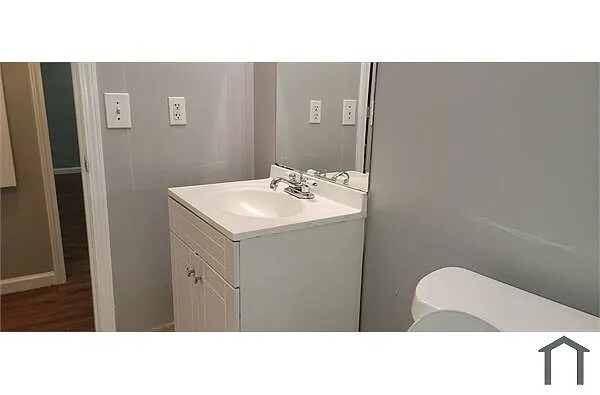 Building Photo - Room in Duplex on Glenwoods Dr