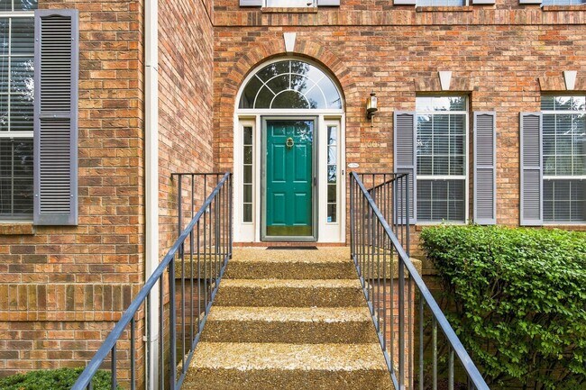 Building Photo - 605 Brelan Ct