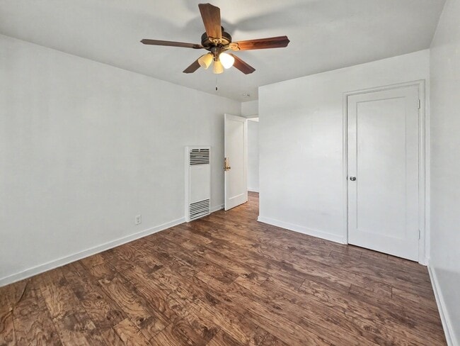 Building Photo - 1916 E Hunter Ave