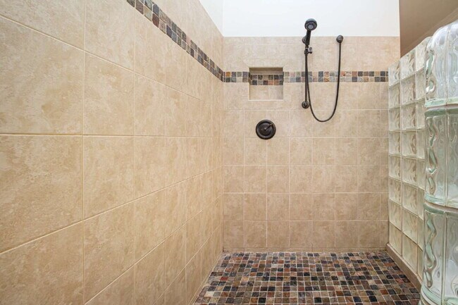 Building Photo - Palm Aire Fully Furnished Rental