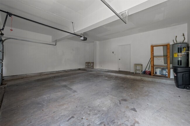 Building Photo - 11709 Lakeside Pl Dr