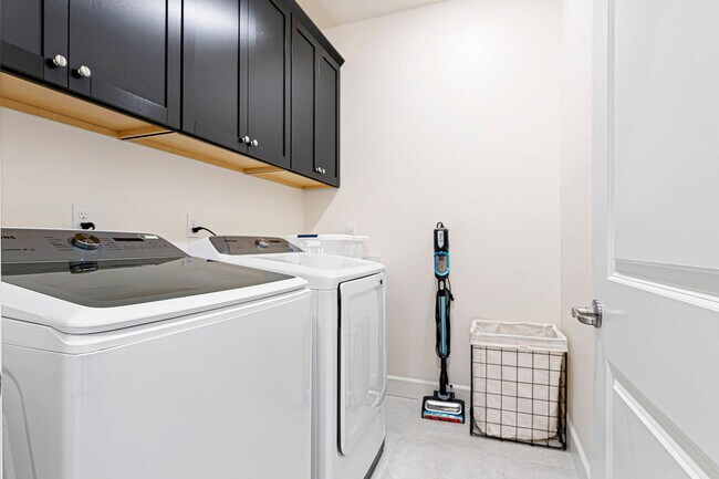 Building Photo - 2021 Maradona Dr