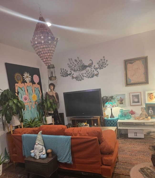 Building Photo - 337 E Main St