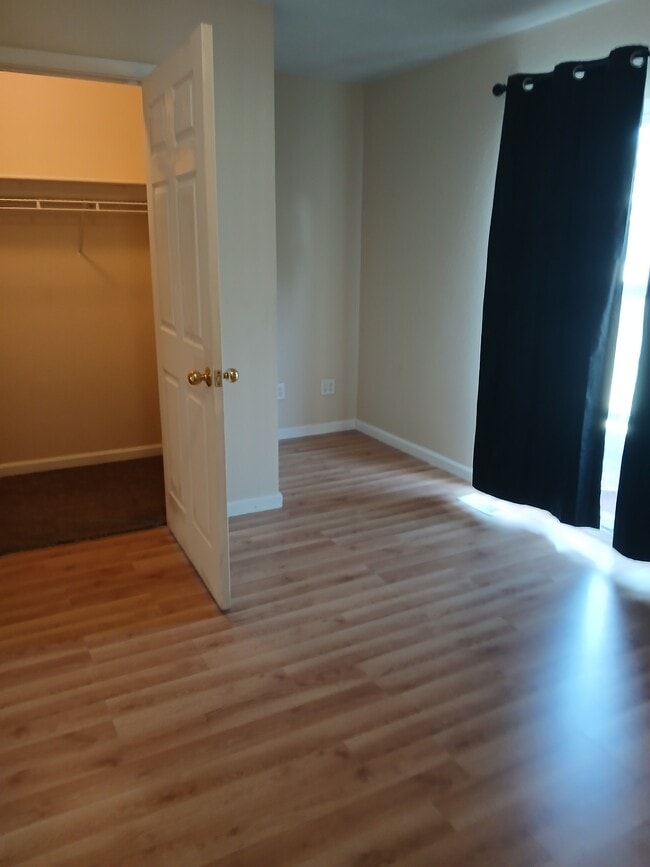 Building Photo - 510 S Poplar St