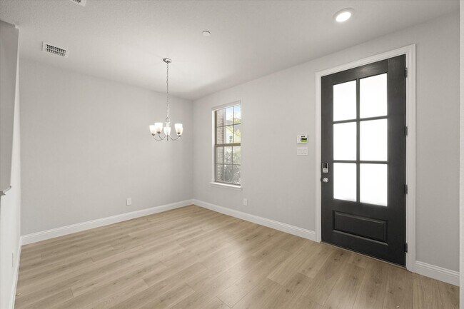 Building Photo - 1045 Thomas Pl