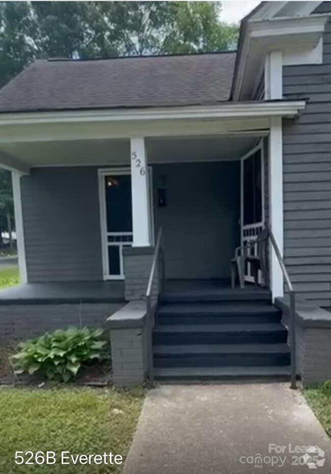 Building Photo - 526 Everette St