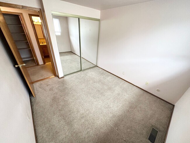 Building Photo - **Special Offer: 50% Off First Month's Rent**