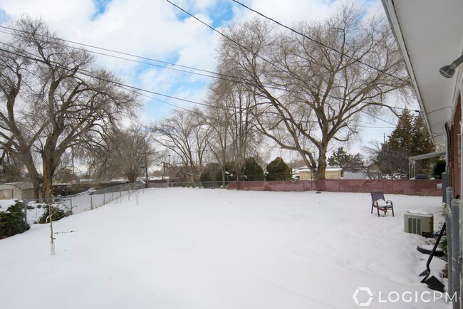 Building Photo - Stunning Single Family Home In Excellent L...