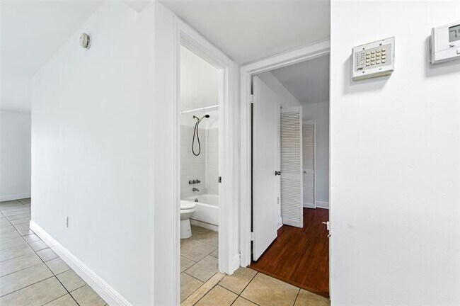 Building Photo - 141 NW 93rd Ave