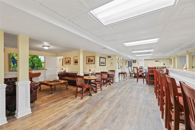 Building Photo - 703 Herricks Ln
