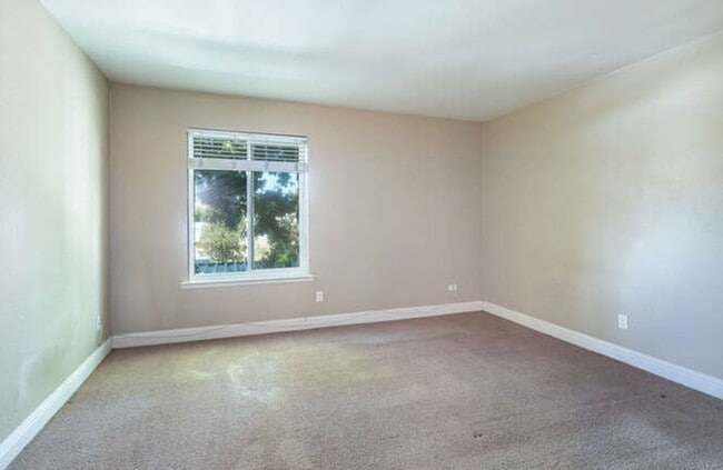 Building Photo - Spacious 1 Bedroom Condo for Rent in Villa...
