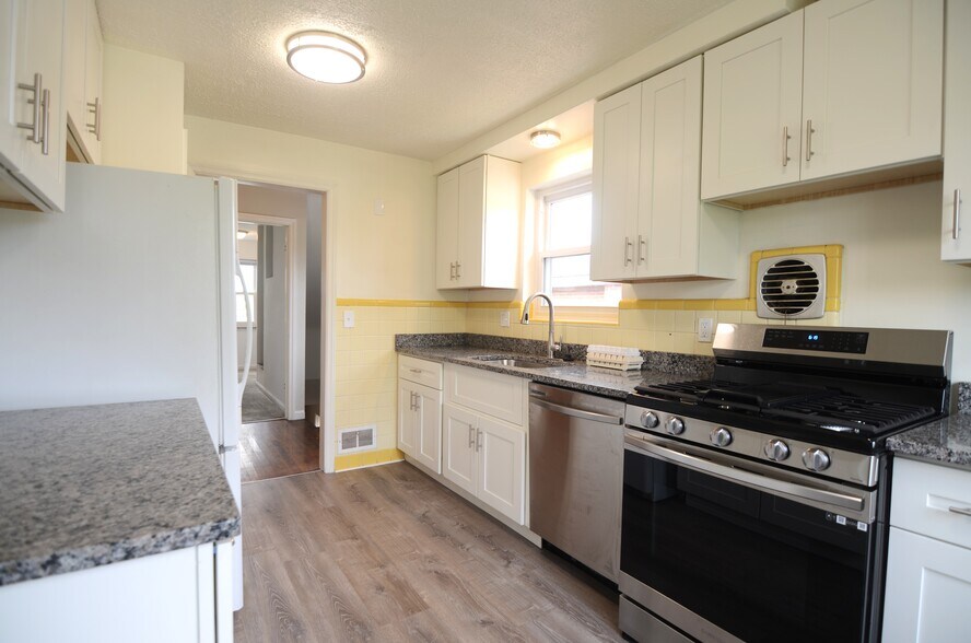 Building Photo - 3982 Longford Dr