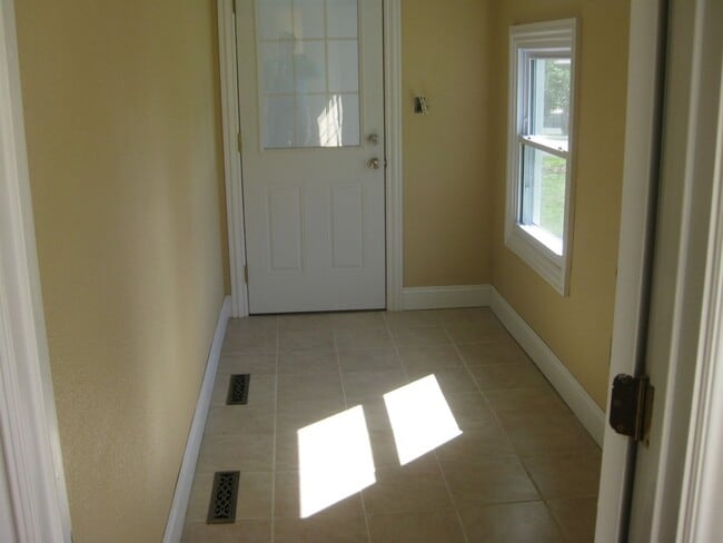 Building Photo - Lease 2 Own ...This Great South Springfiel...