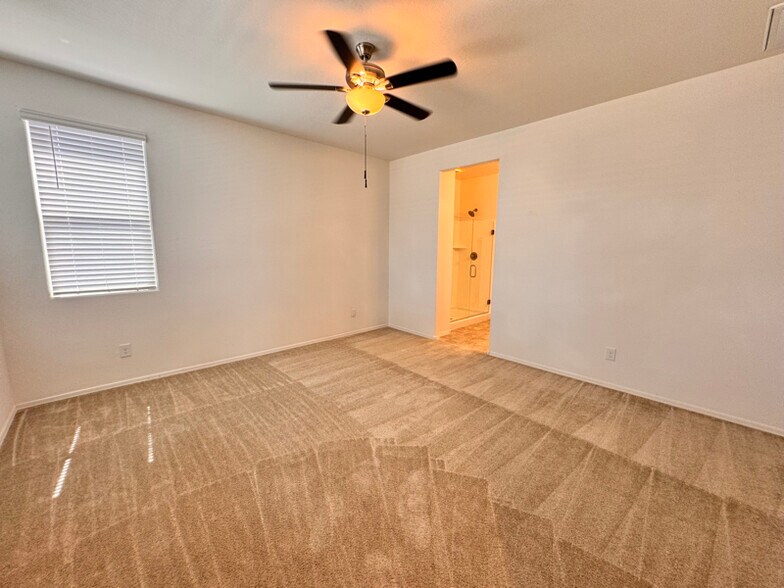 Building Photo - 786 W Palo Verde Dr