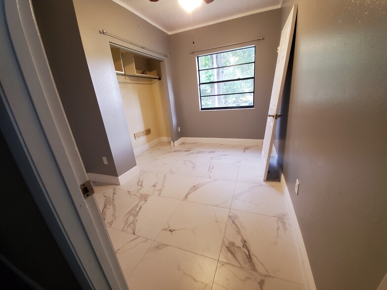 Building Photo - 820 Crenshaw Lake Rd