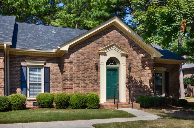Building Photo - Barnes - 324 Iverness Drive