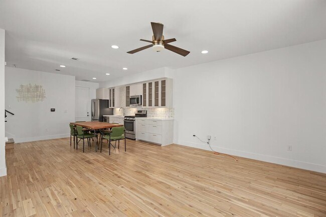 Building Photo - 2810 Oak Springs Dr