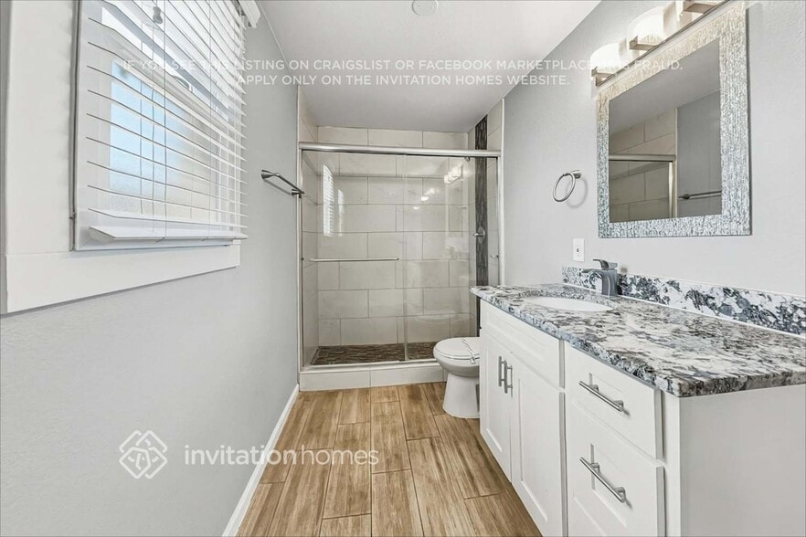 Building Photo - 943 E Manhatton Dr