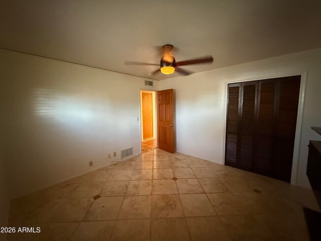 Building Photo - 2114 S La Rosa Dr