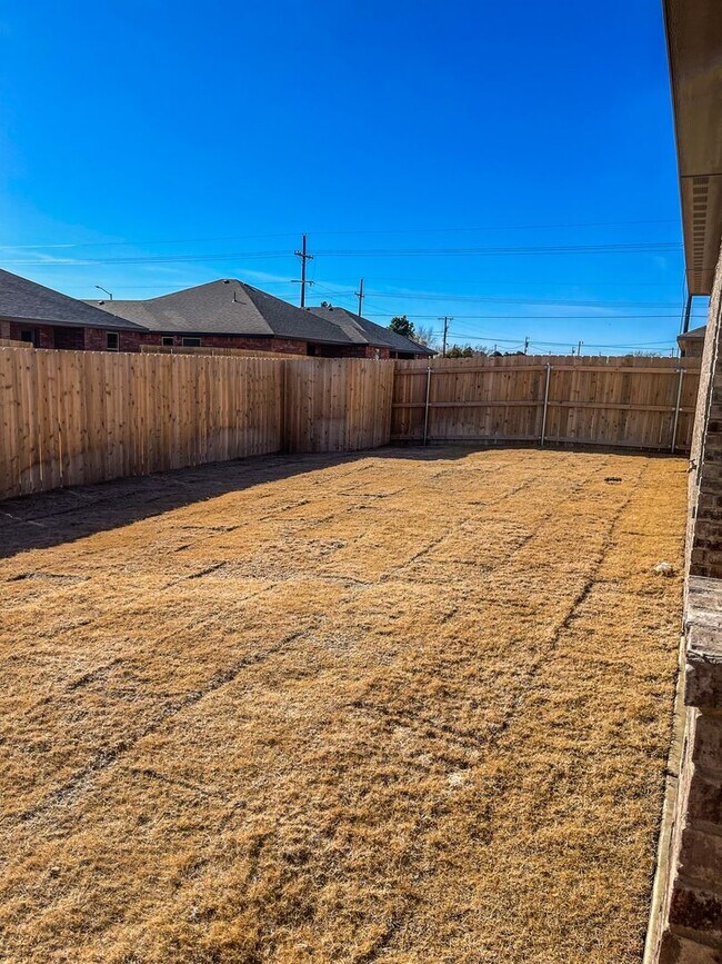 Building Photo - 4 bed 2 bath 2 car garage Frenship ISD!