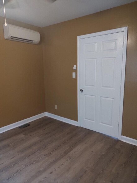 Bedroom Remote Heat/AC - 527 Oakland Pl