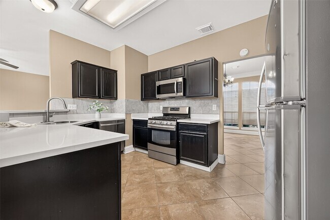 Building Photo - 4011 Alexis Cir