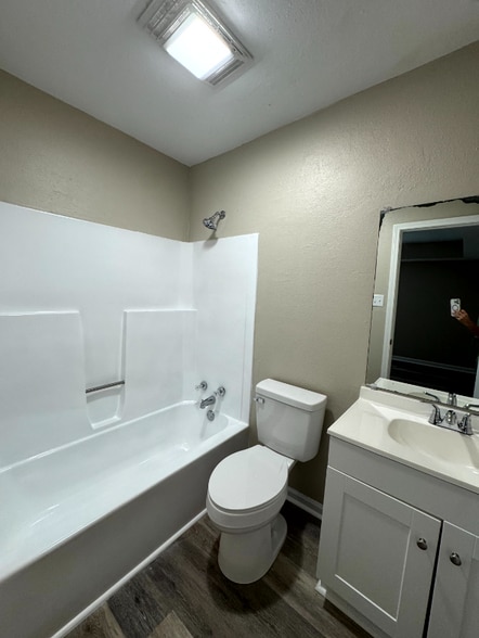 Building Photo - 1634 Clear Lake Ave