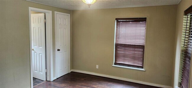 Building Photo - 10821 TX-150