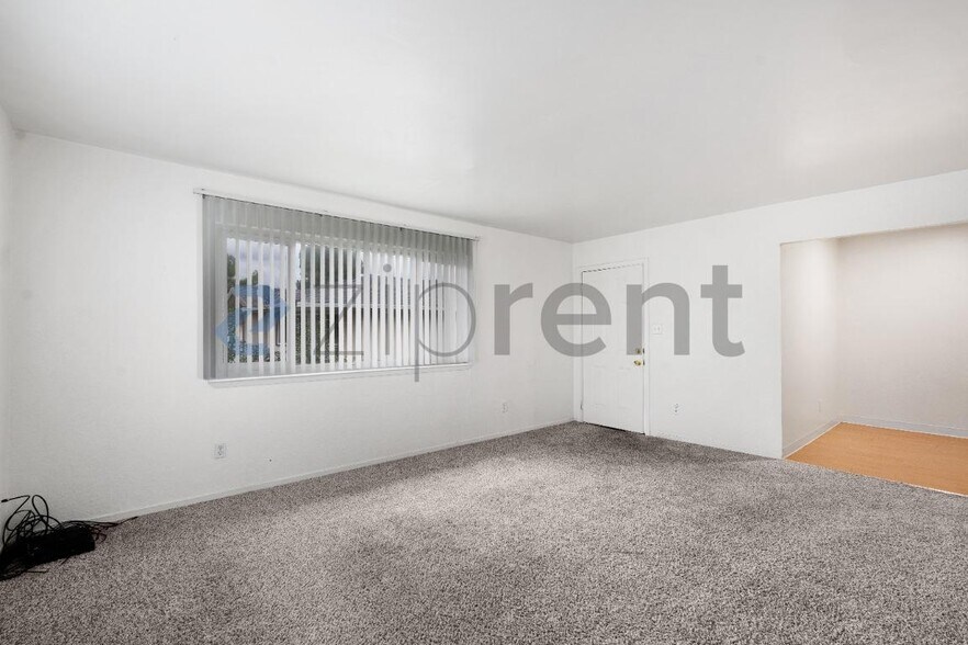 Building Photo - Unit 52
