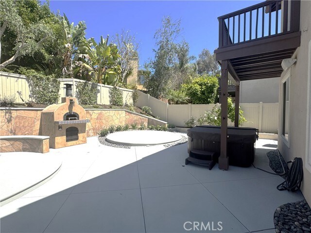 Building Photo - 32 Acanthus
