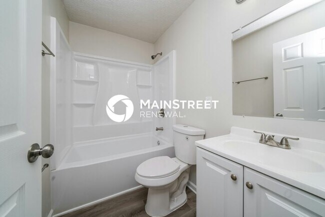 Building Photo - 4 Bedroom Pet-Friendly Home in Louisville, KY with Main Street Renewal