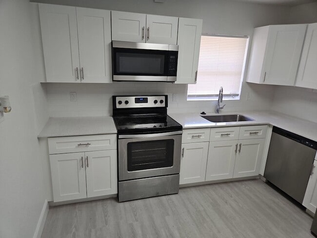 Building Photo - 815 Dundas Ct