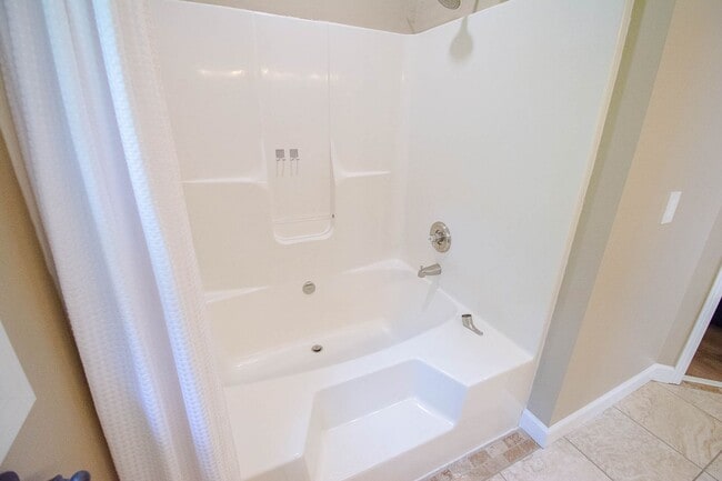 Building Photo - 2107 Ponderosa Dr SW