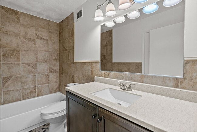 Building Photo - For Rent in Beautiful Chesapeake!