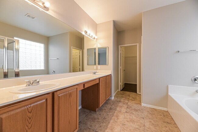 Building Photo - 9048 Blue Raven Ave