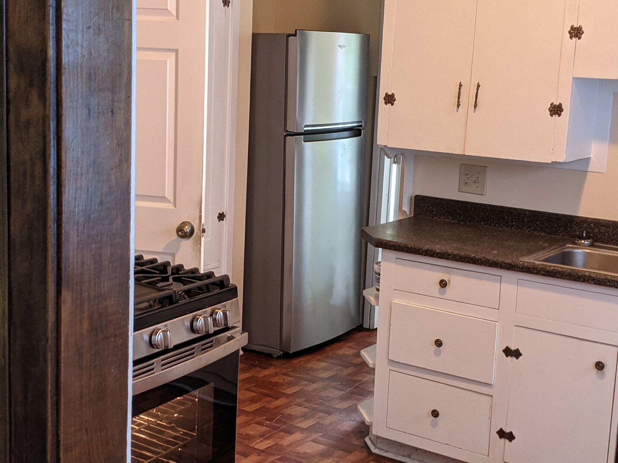 Kitchen - 1265 W Clifton Blvd