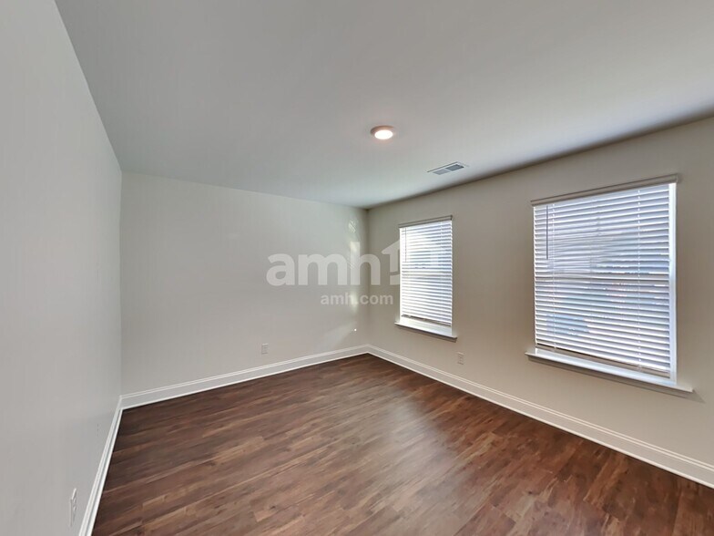 Building Photo - 559 Rivermist Dr