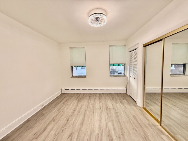 Building Photo - Clean & MODERN just RENOVATED SPACIOUS 2 B...