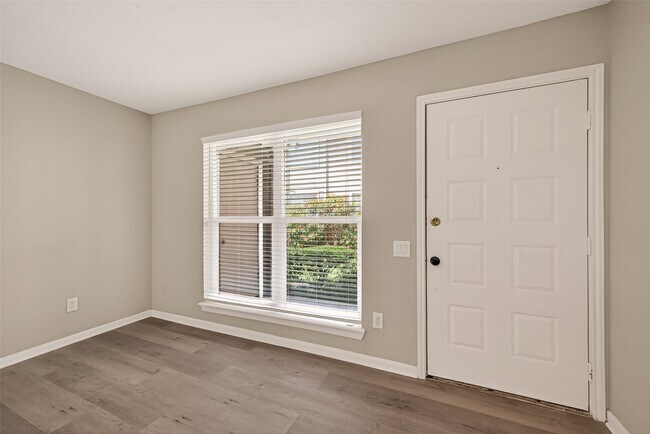 Building Photo - 1860 White Oak Dr