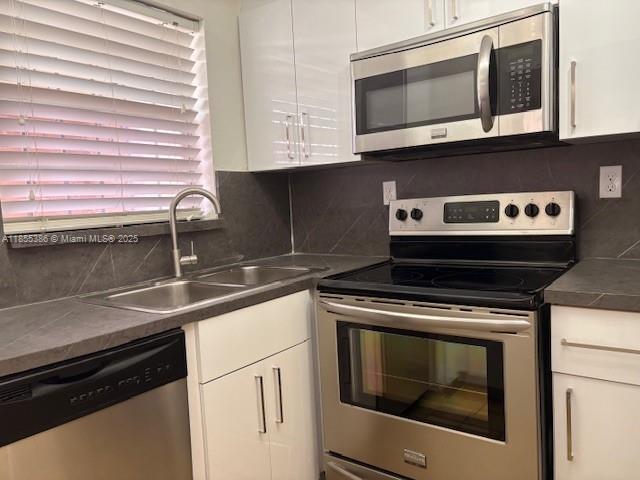 Building Photo - 8893 Fontainebleau Blvd