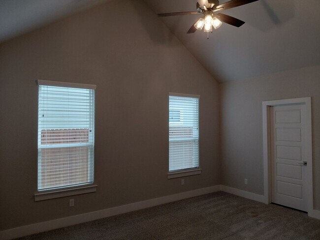 Building Photo - 3/2/2 - FENCED BACKYARD!!! GREAT NEIGHBORHOOD - Godley ISD - Summer Specials!