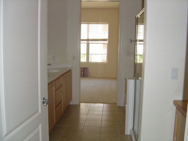 Building Photo - GUARD GATED MANHATTAN CONDO- 2 MASTER BEDROOMS